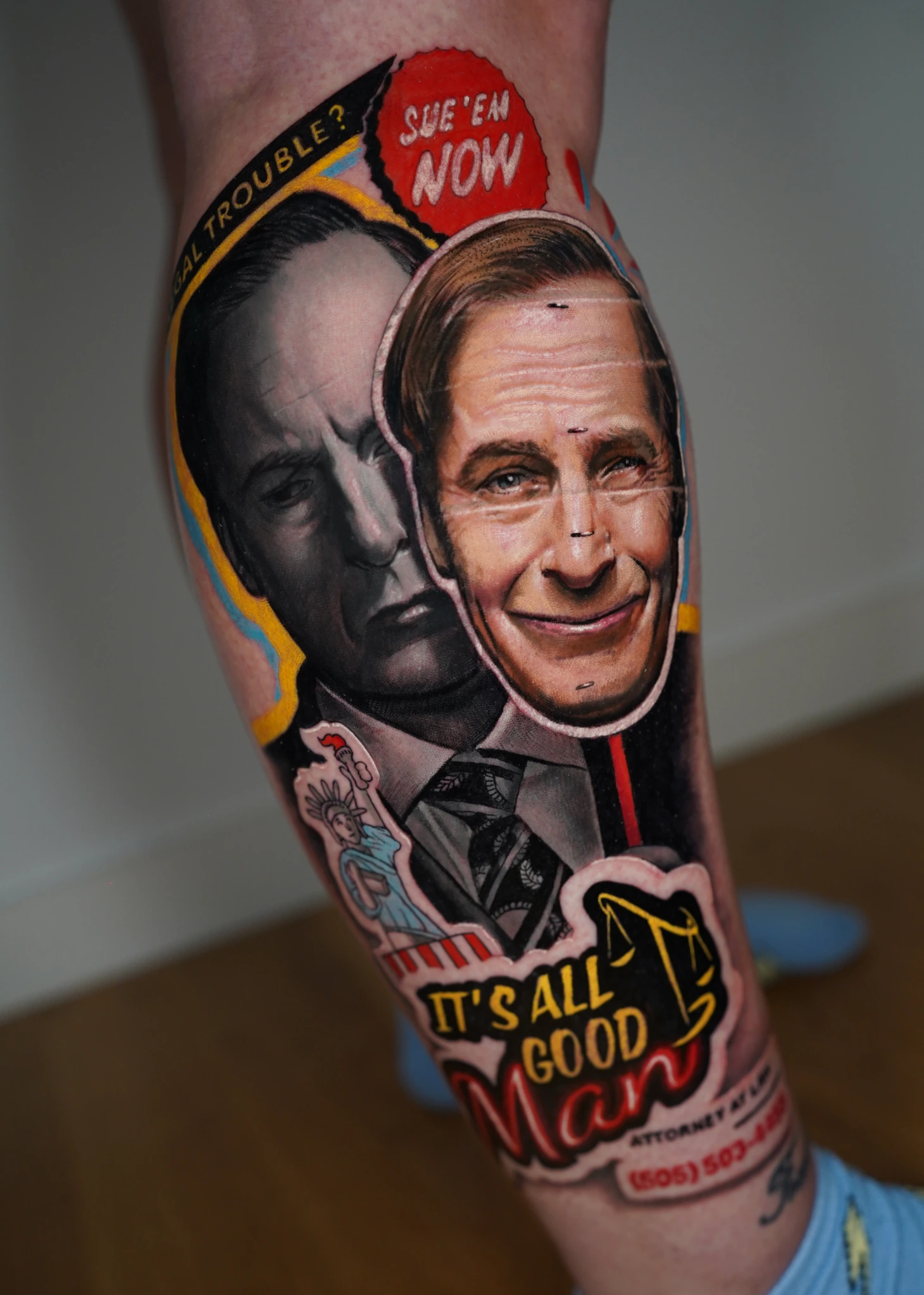 Tatouage réaliste en couleur inspiré de Better Call Saul, avec portrait et lettrages