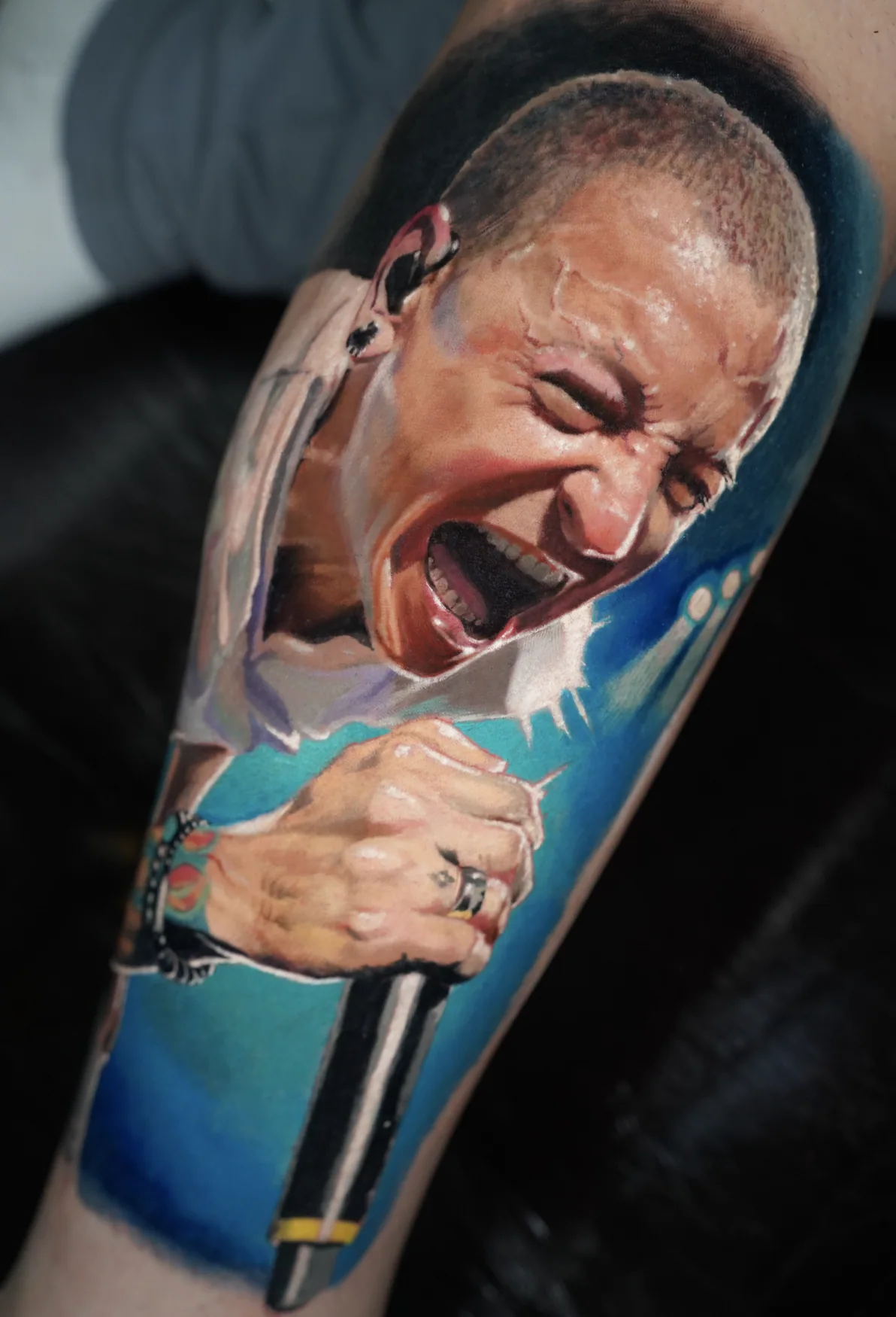 Portrait réaliste en couleur tatoué par Michael Taguet